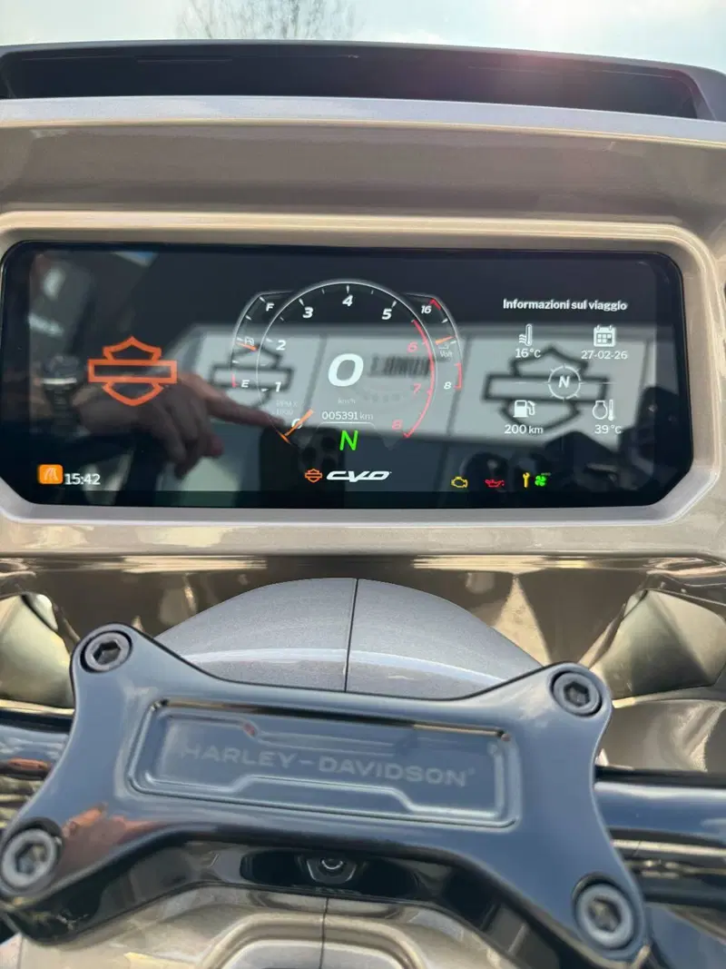 Harley-Davidson CVO Road Glide (2023) (13)