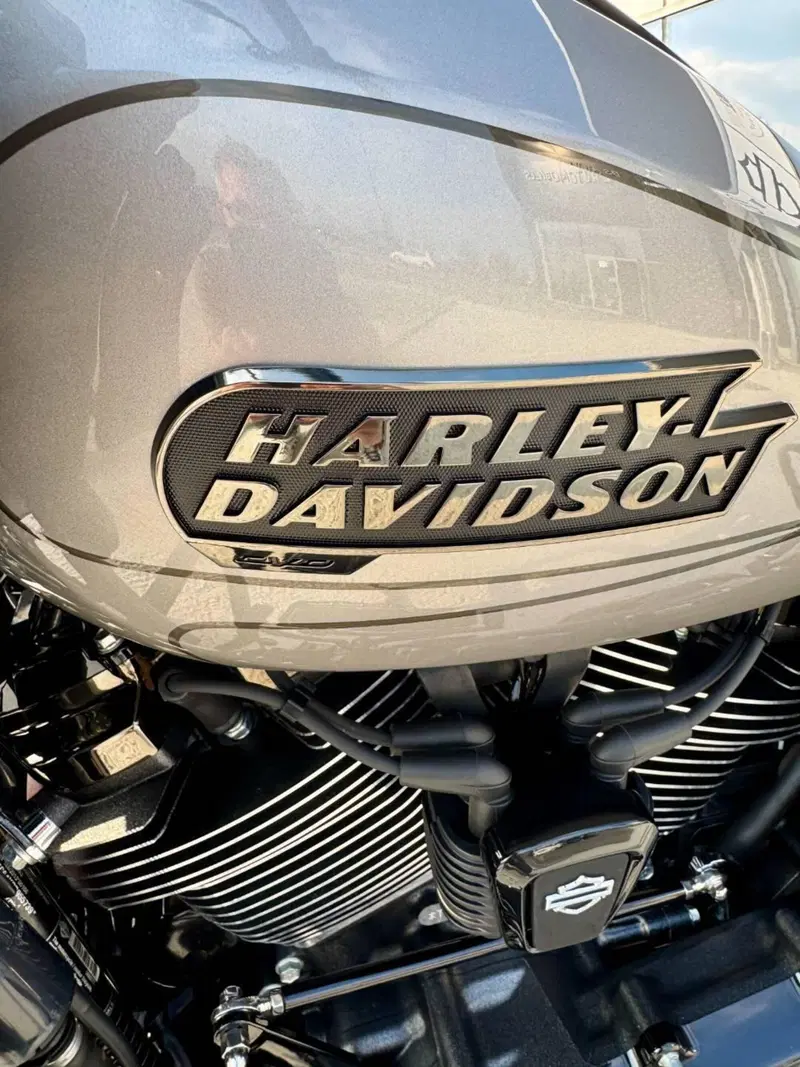 Harley-Davidson CVO Road Glide (2023) (4)