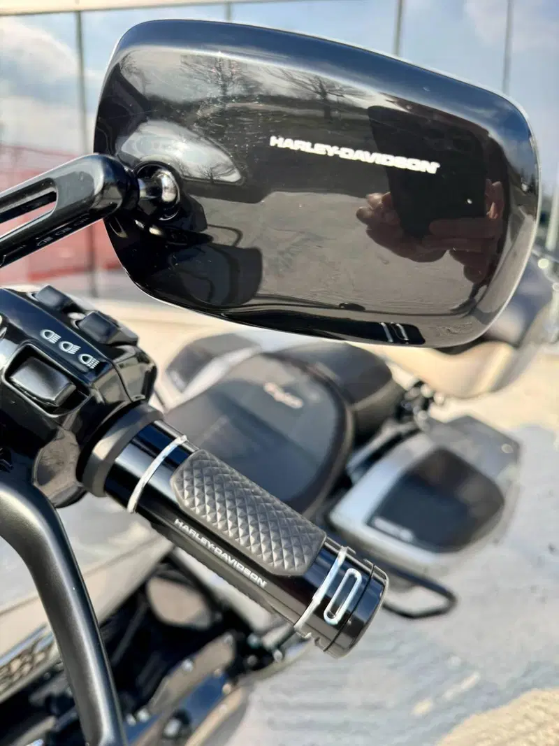 Harley-Davidson CVO Road Glide (2023) (6)