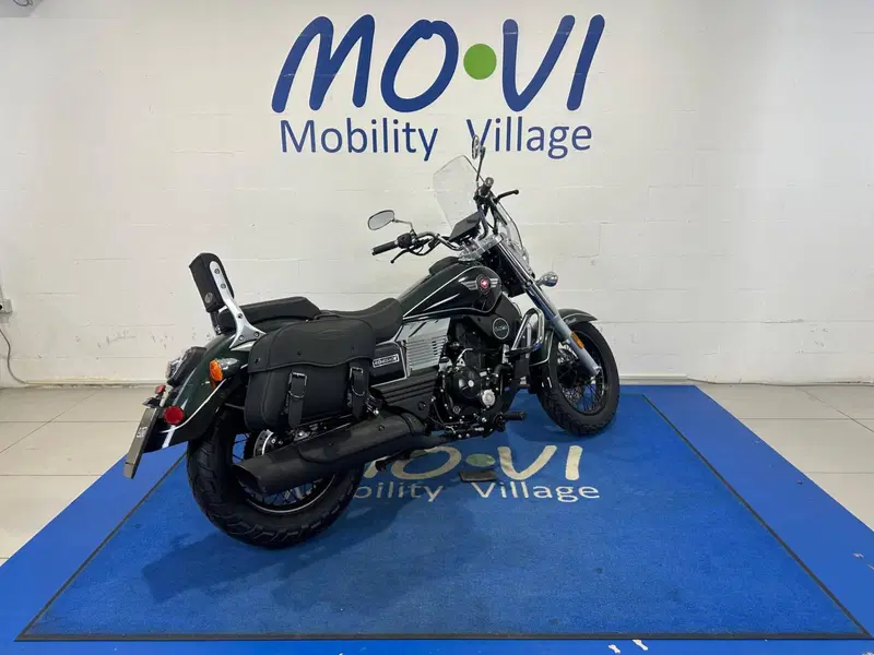 Um Italia Renegade Classic 300 Deluxe (2023 - 24) (2)