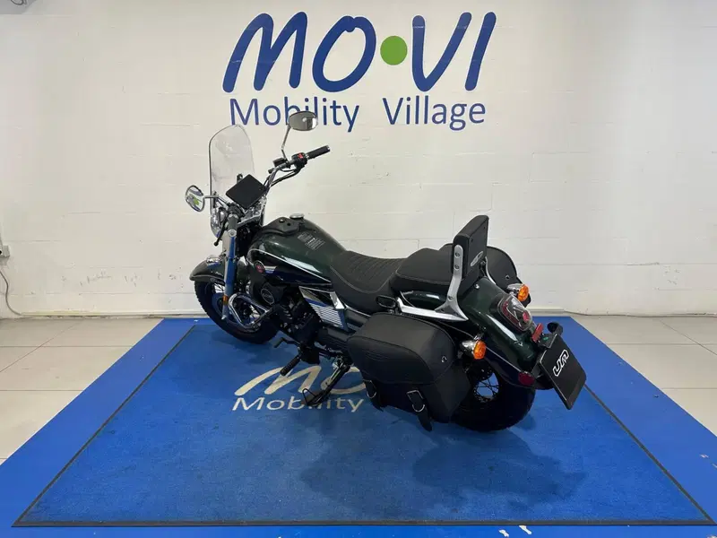Um Italia Renegade Classic 300 Deluxe (2023 - 24) (4)