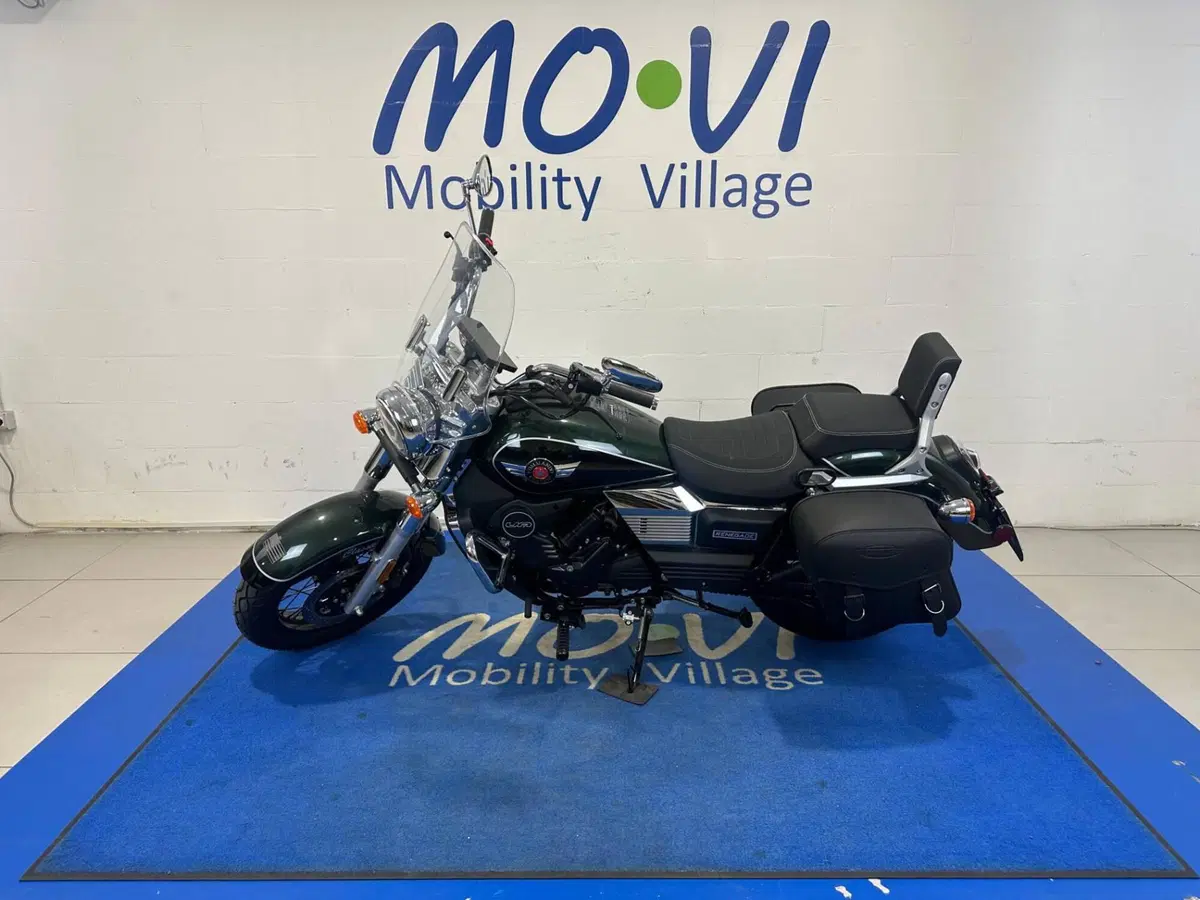Um Italia Renegade Classic 300 Deluxe (2023 - 24) (5)