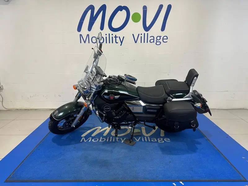 Um Italia Renegade Classic 300 Deluxe (2023 - 24) (5)