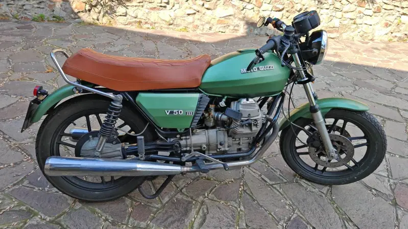 Moto Guzzi V 50 3 serie (2)