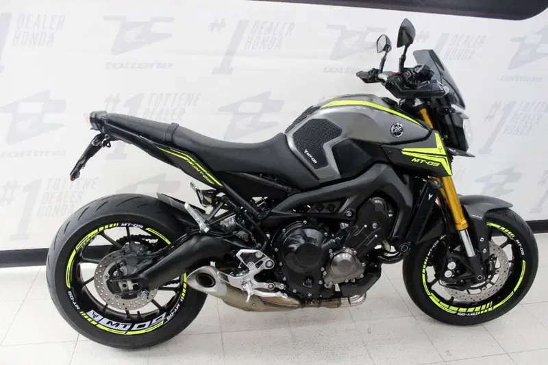 Yamaha MT-09 (2017 - 20) (2)