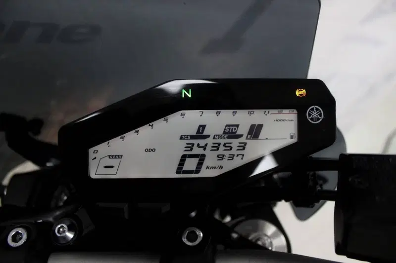 Yamaha MT-09 (2017 - 20) (6)