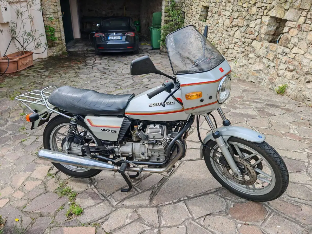 Moto Guzzi V 50 3 serie (9)