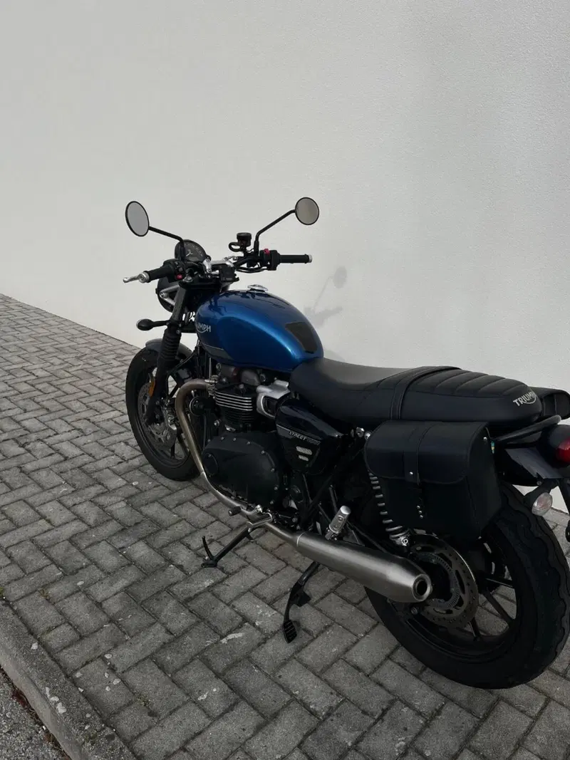 Triumph Street Twin 900 (2021 - 22) (3)