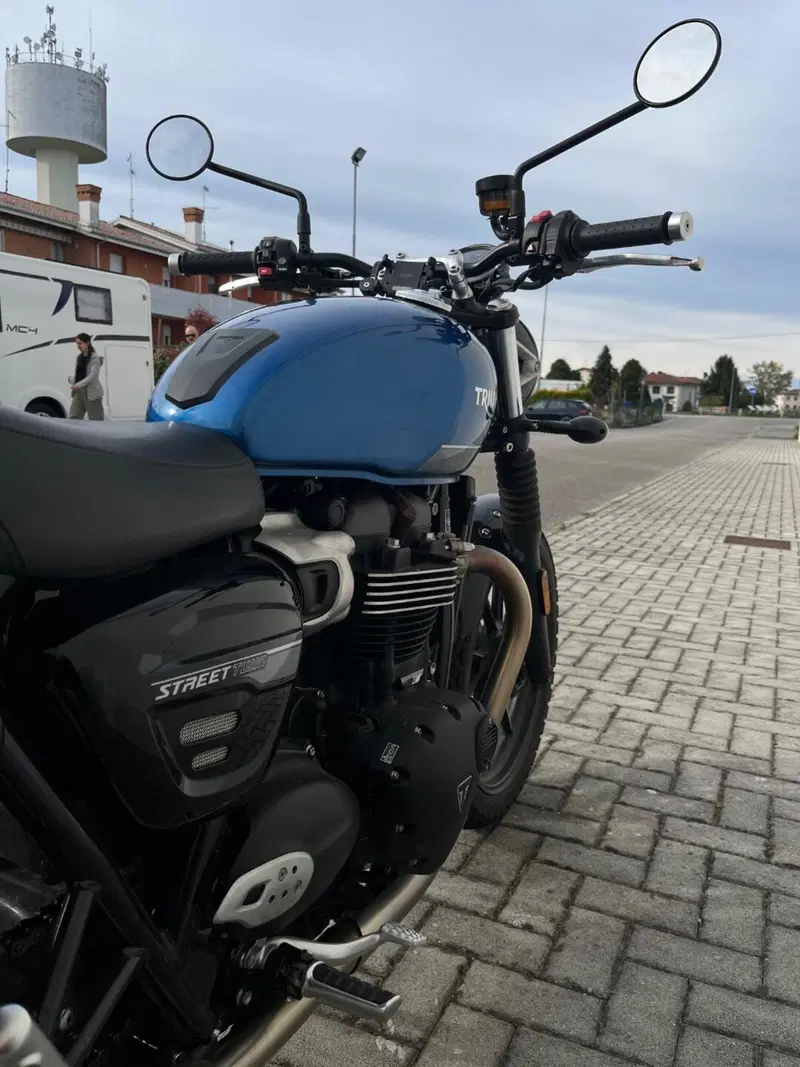 Triumph Street Twin 900 (2021 - 22) (4)