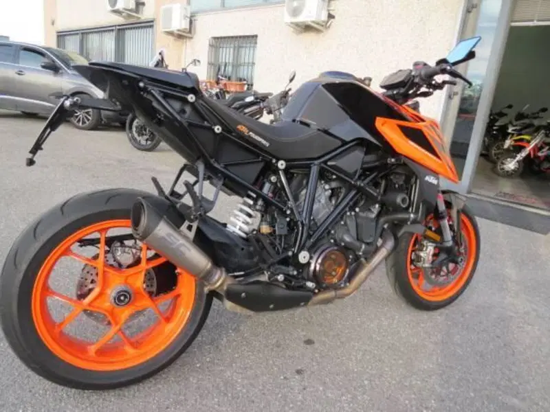 KTM 1290 Super Duke R (2019) (2)