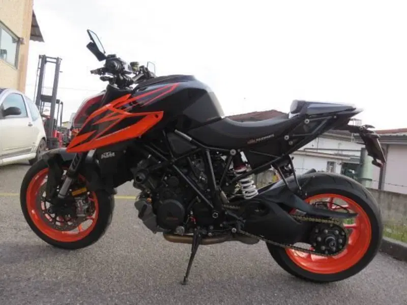 KTM 1290 Super Duke R (2019) (4)