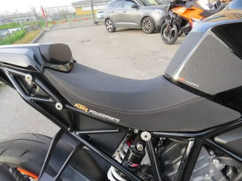 KTM 1290 Super Duke R (2019) (14)