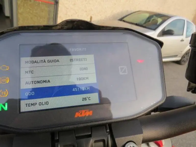 KTM 1290 Super Duke R (2019) (19)