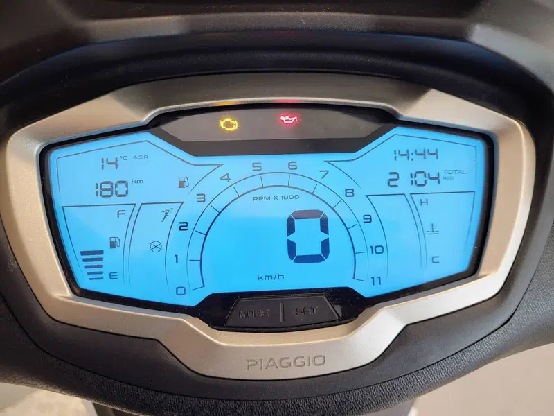 Piaggio Beverly 400 ABS-ASR (2021 - 24) (8)