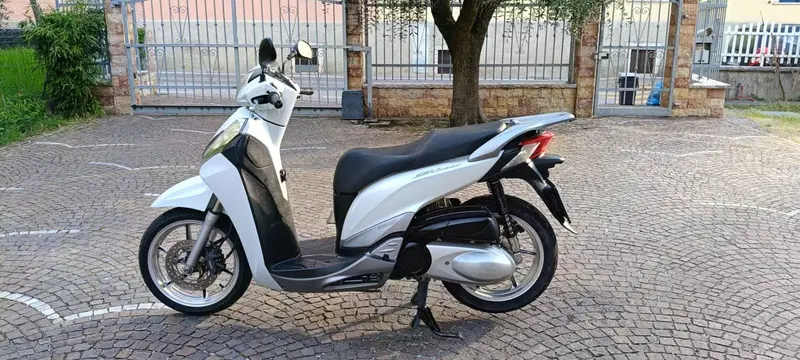 Honda SH 300 i ABS (2016 - 20) (2)