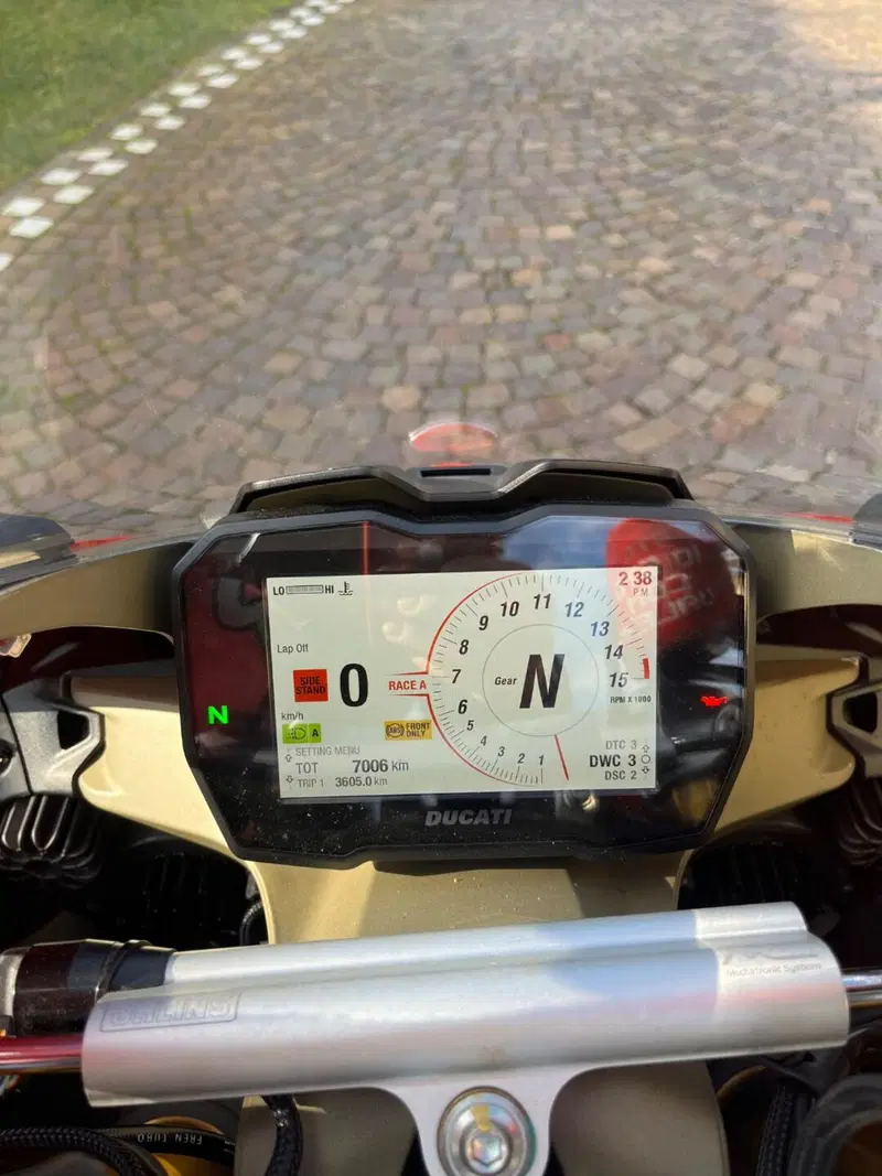 Ducati Panigale V4 S 1100 (2021) (3)