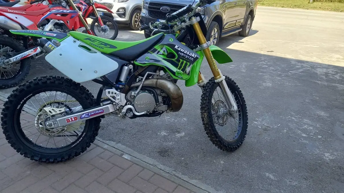 Kawasaki KX250 (1994 - 01) (9)