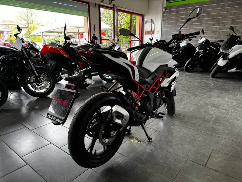 Benelli BN 125 (2021 - 25) (11)