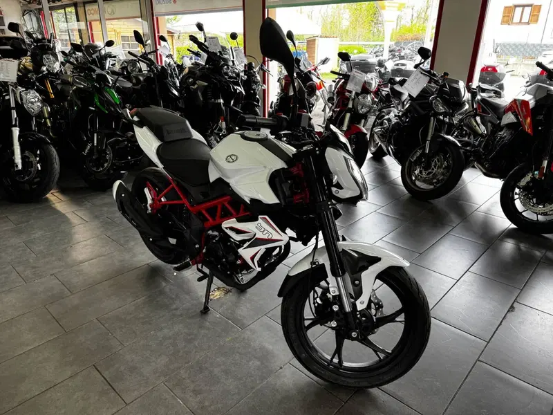 Benelli BN 125 (2021 - 25) (12)
