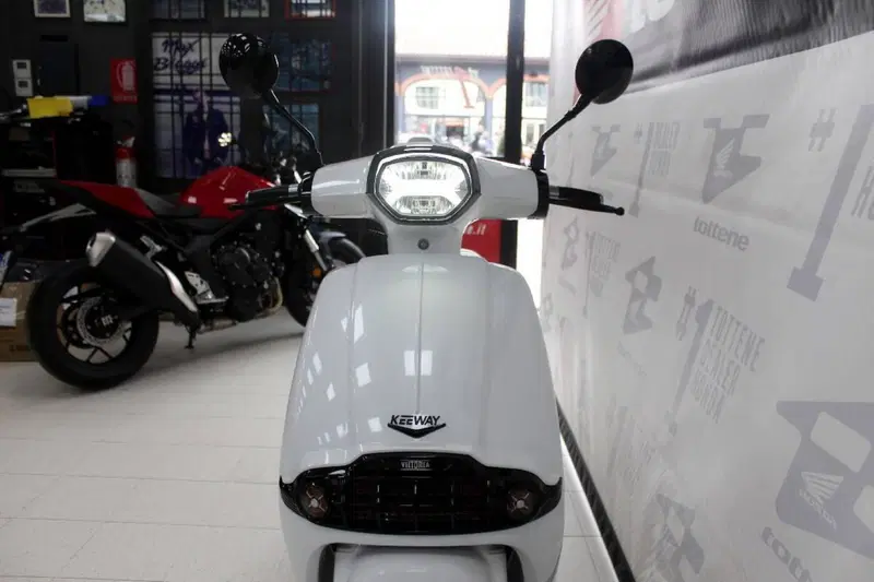 Keeway Motor Sixties 300i (2023 - 25) (4)