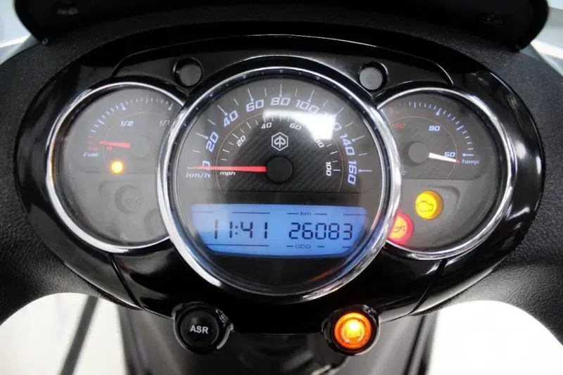 Piaggio Beverly 300 i.e. Police ABS-ASR (2017 - 20) (6)