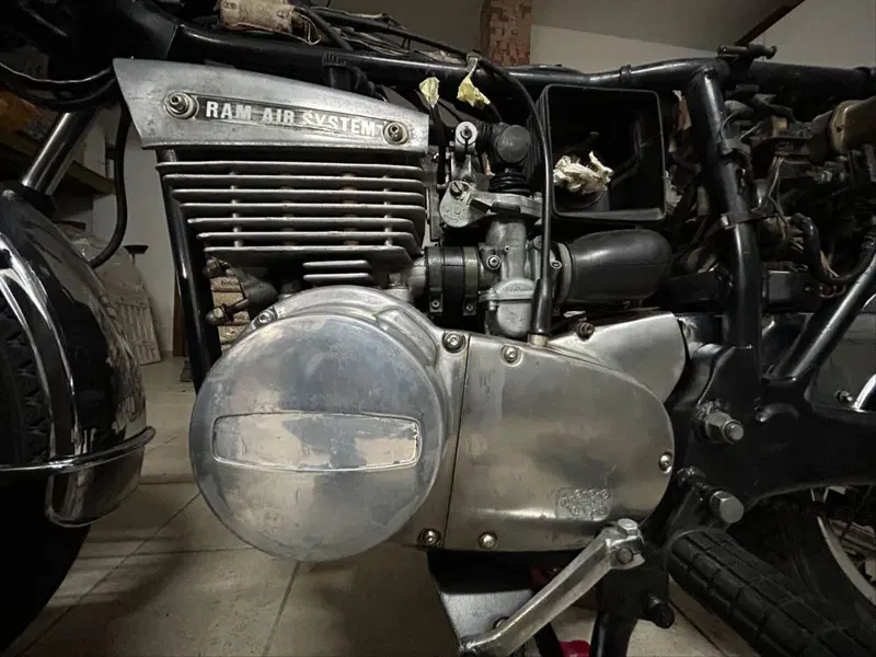 Suzuki GT 380 (5)