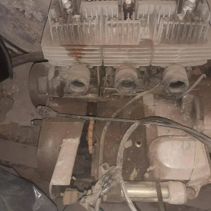 Suzuki GT 380 (11)