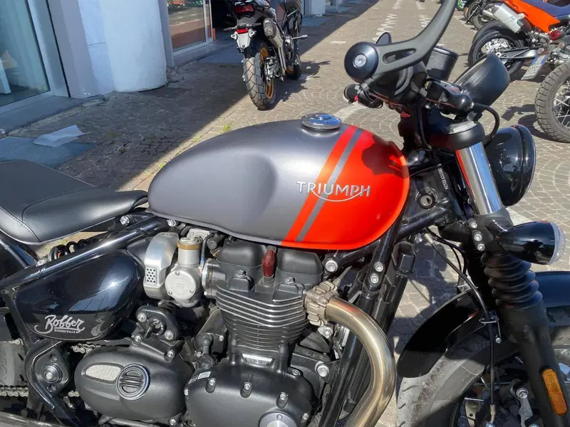 Triumph Bonneville Bobber 1200 (2021 - 25) (6)