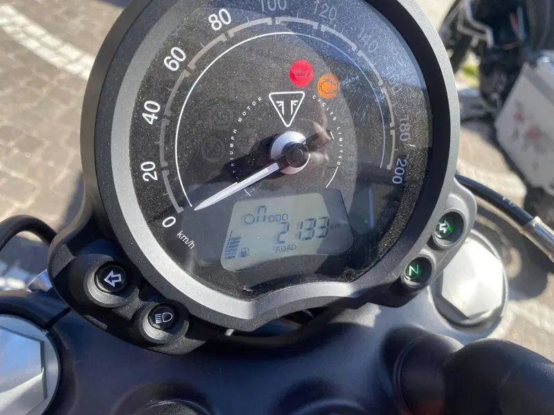 Triumph Bonneville Bobber 1200 (2021 - 25) (3)