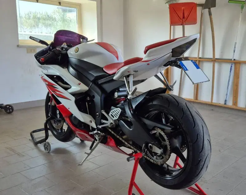 Yamaha YZF R6 (2006 - 07) (4)