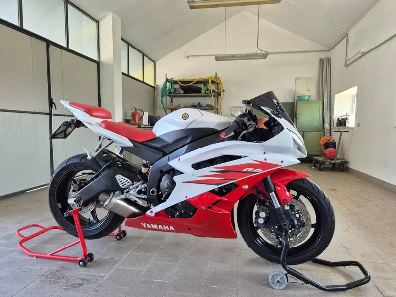 Yamaha YZF R6 (2006 - 07) (5)