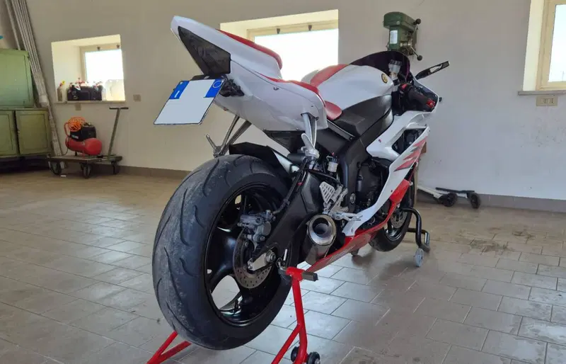 Yamaha YZF R6 (2006 - 07) (6)