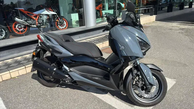 Yamaha X-Max 300 Tech Max (2021 - 24) (2)