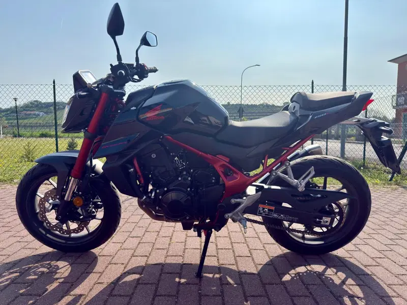 Honda CB 750 Hornet (2023 - 24) (4)