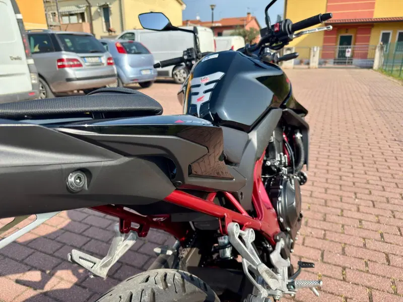 Honda CB 750 Hornet (2023 - 24) (5)