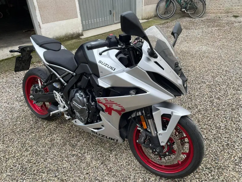Suzuki GSX-8R (2024 - 26)