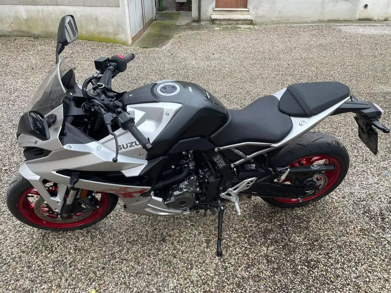 Suzuki GSX-8R (2024 - 26) (4)