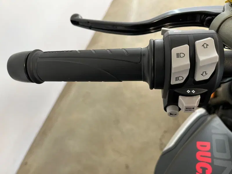 Ducati Monster 937 (2021 - 25) (12)