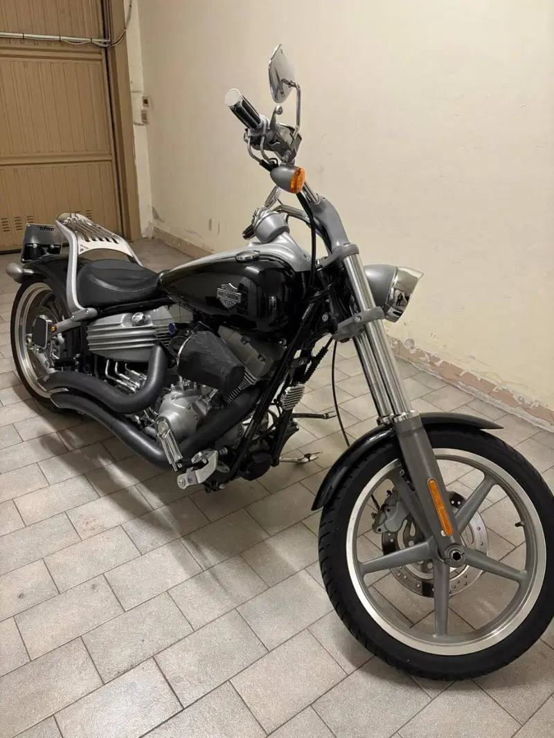 Harley-Davidson 1584 Rocker (2008 - 09) - FXCW