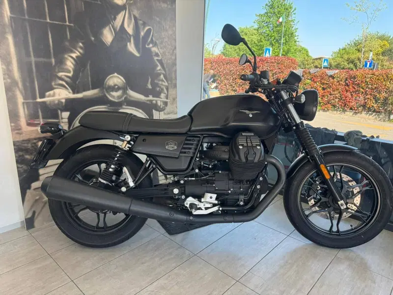 Moto Guzzi V7 III Stone (2017 - 20)