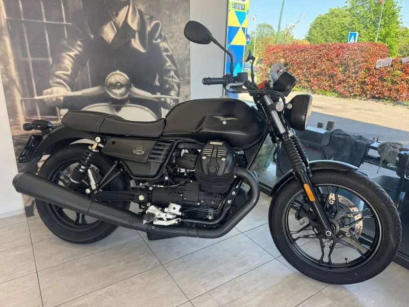 Moto Guzzi V7 III Stone (2017 - 20) (2)