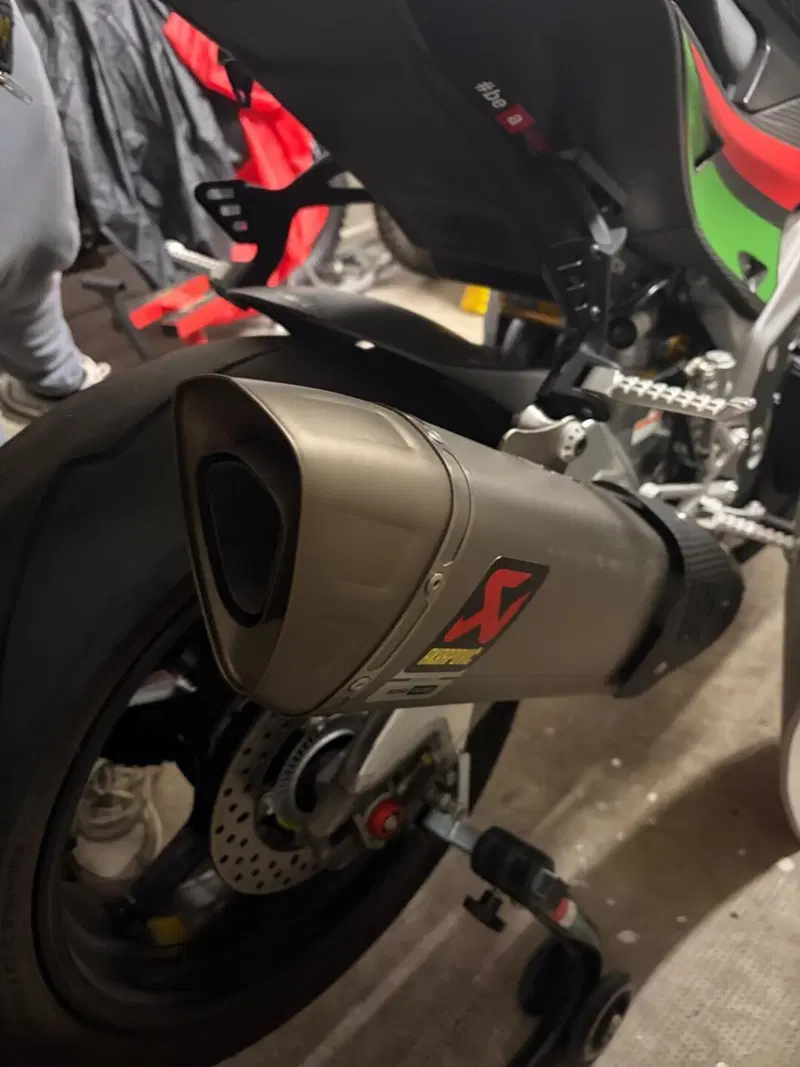 Aprilia Tuono V4 Factory (2019 - 20) (6)