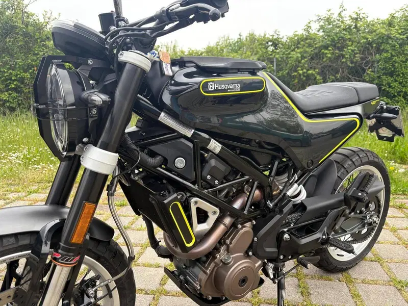 Husqvarna Svartpilen 401 (2018 - 19) (4)