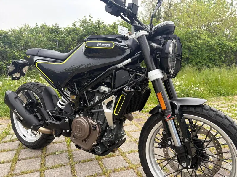 Husqvarna Svartpilen 401 (2018 - 19) (8)