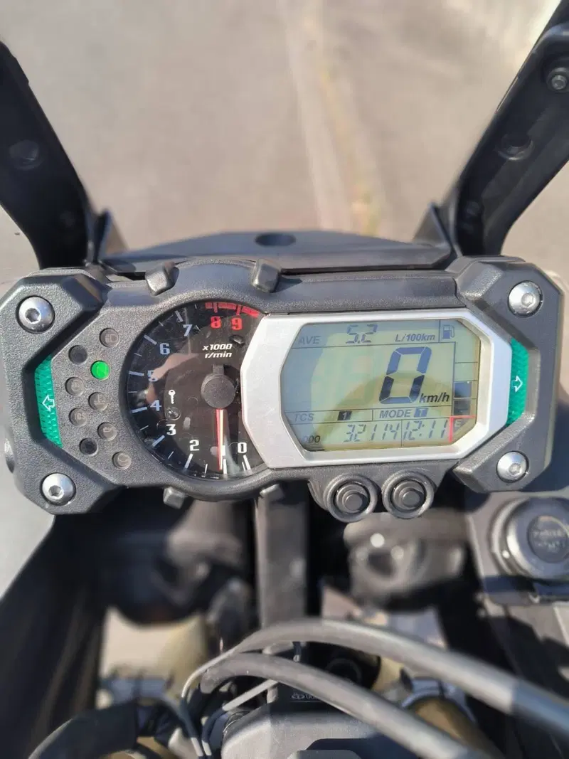 Yamaha XT1200Z Super Ténéré First Edition (2010 - 11) (5)