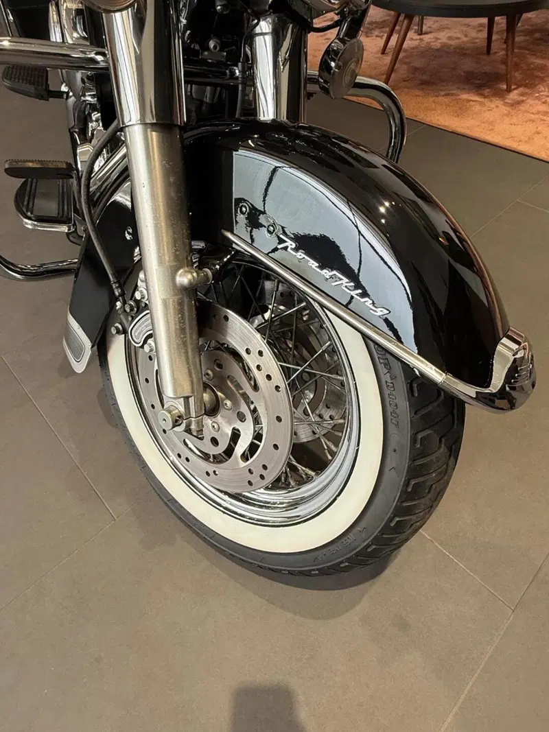 Harley-Davidson 1450 Road King Classic (2003 - 05) - FLHRCI (12)