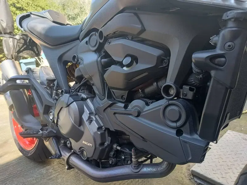 Ducati Monster 937 + (2021 - 25) (4)