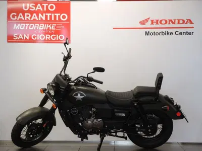 Um Italia Renegade Commando 125 (2023 - 26) usata
