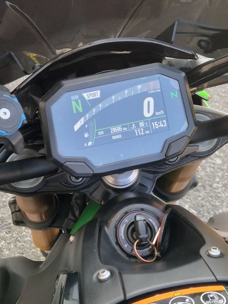 Kawasaki Z 900 SE (2022 - 24) (4)