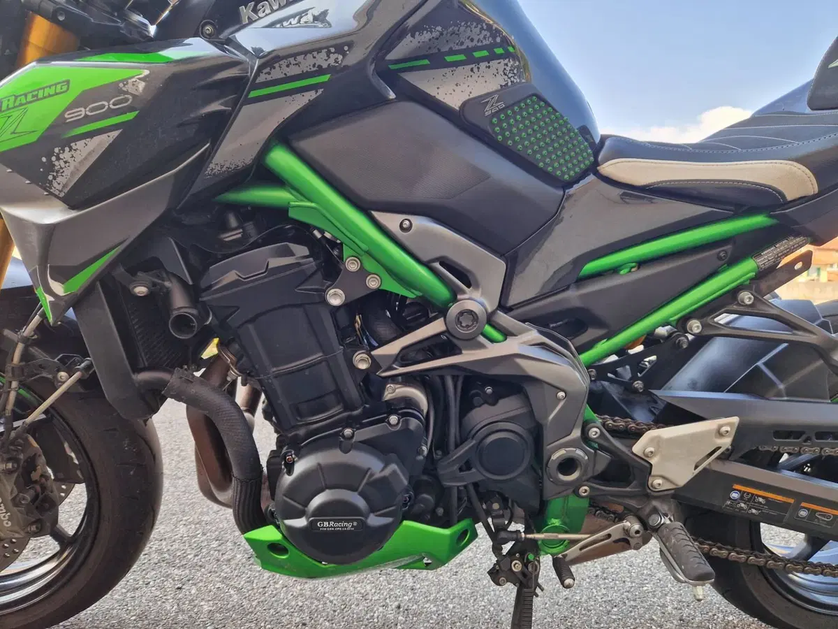 Kawasaki Z 900 SE (2022 - 24) (12)